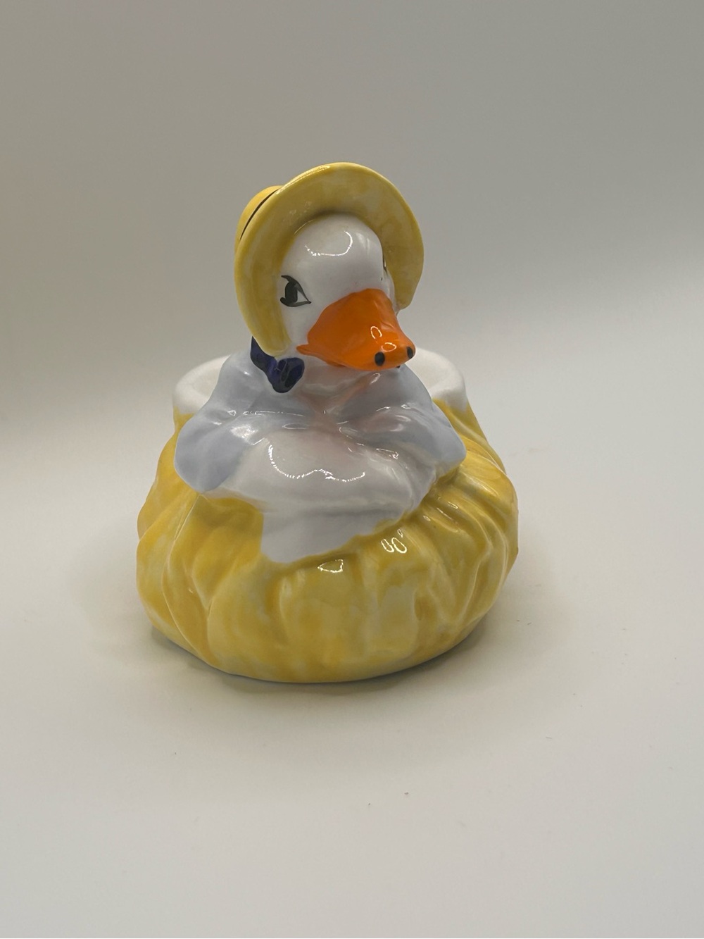 Vintage Elizabethan Staffordshire Duck Egg Cup | Hand Decorated Fine Bone China